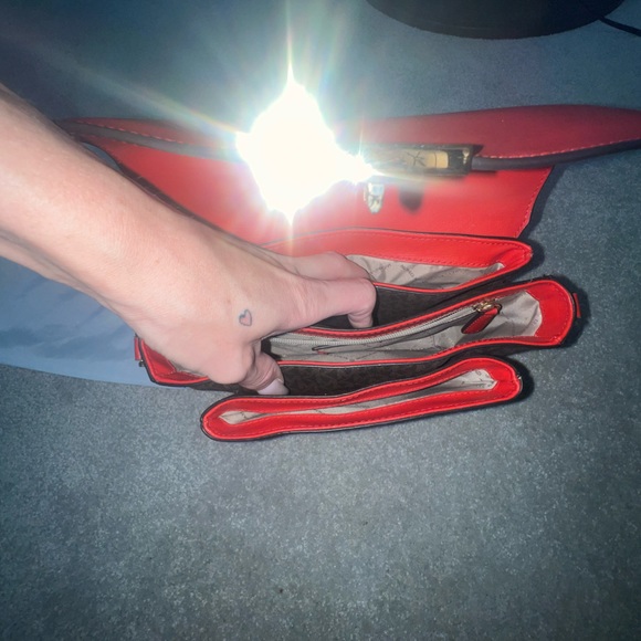 Michael kors purse - Picture 5 of 6